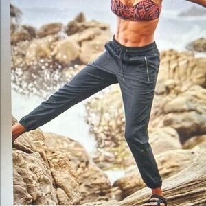 Black Jogger Pants - Athleta Cabo joggers